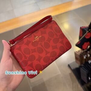 NWT Coach CAQ75 Corner Zip Wristlet In Signature Canvas In Gold/Bold Red